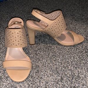 Kelly & Katie Nude Heels (8.5)